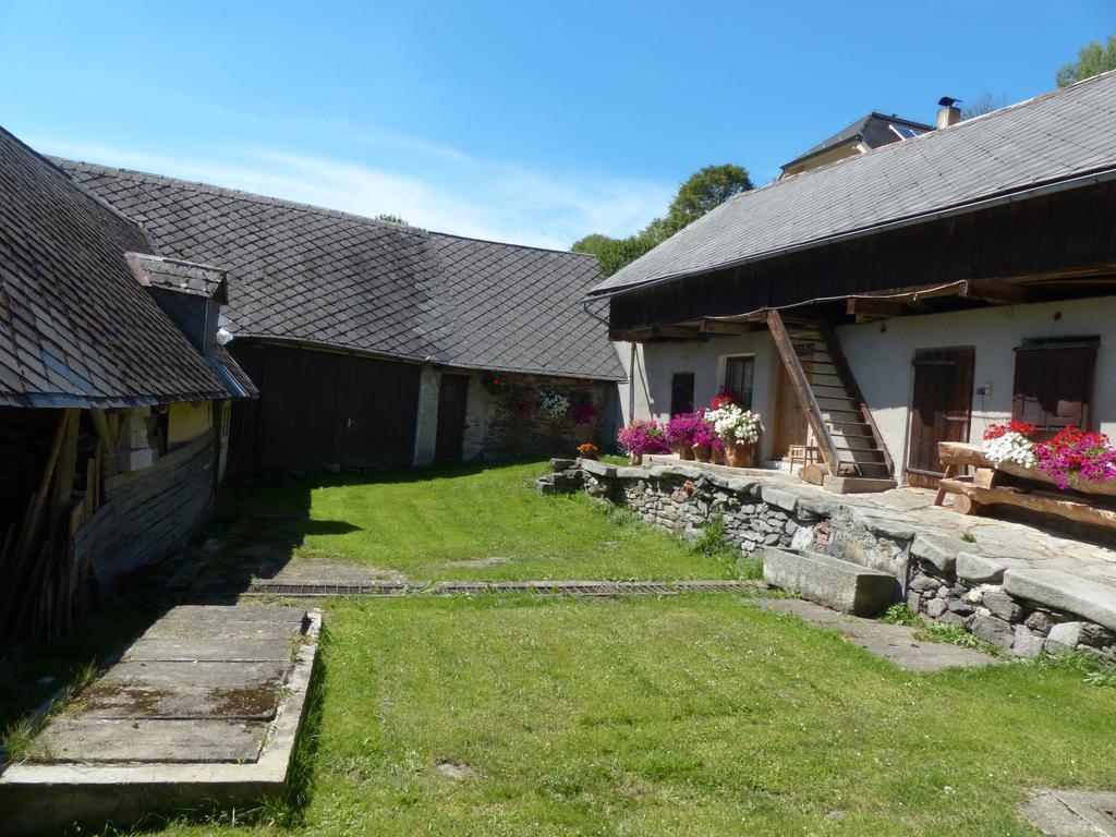 Bizoni Dvur Hotel Retenice Exterior photo