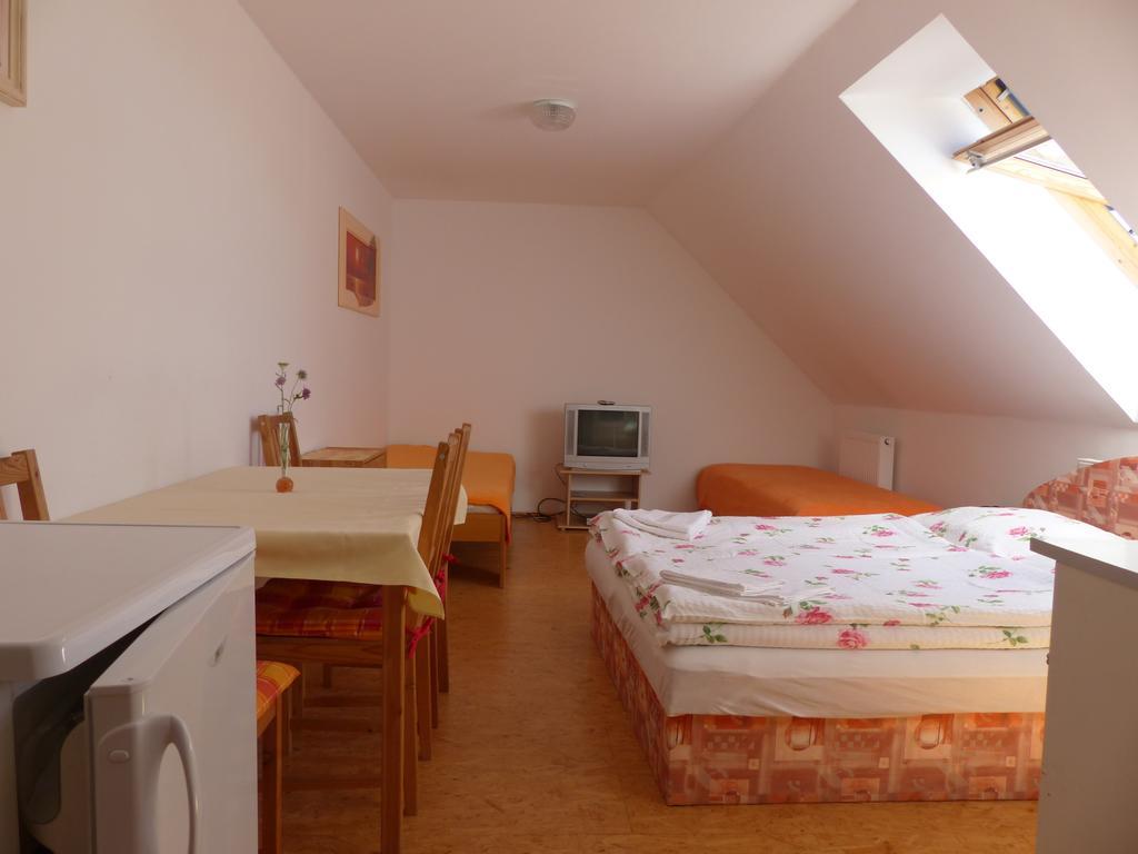 Bizoni Dvur Hotel Retenice Exterior photo
