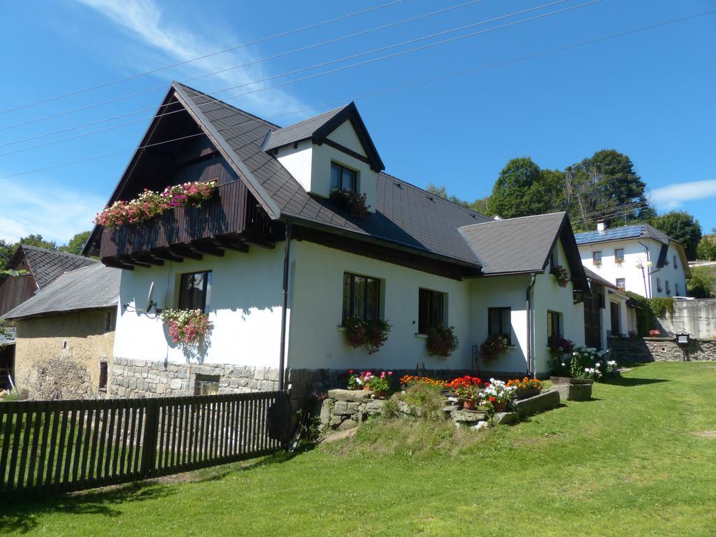 Bizoni Dvur Hotel Retenice Exterior photo