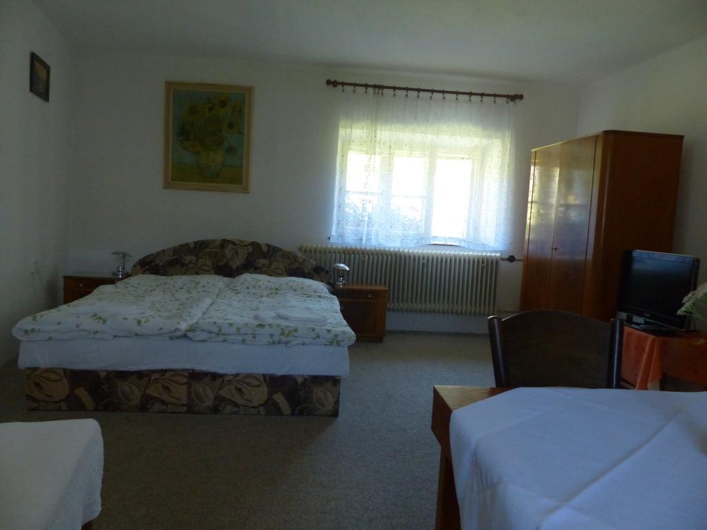 Bizoni Dvur Hotel Retenice Exterior photo
