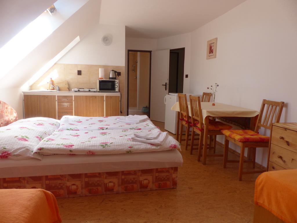 Bizoni Dvur Hotel Retenice Exterior photo